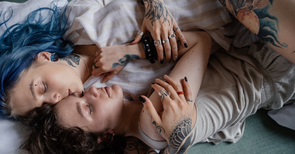 découvrez notre sélection tendance de faux piercings, parfaits pour ajouter une touche de style sans engagement. explorez des designs variés, allant des anneaux aux glitters, et affichez votre personnalité en toute simplicité !