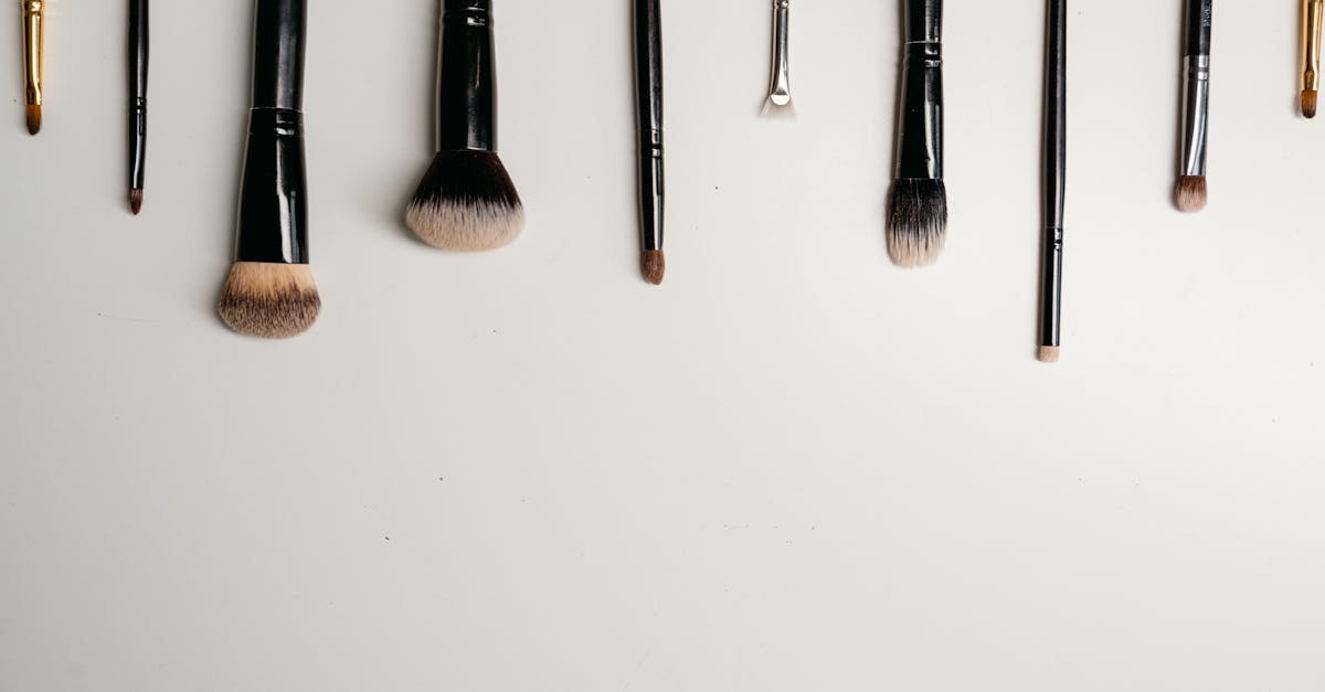 découvrez des astuces et conseils pour organiser efficacement votre maquillage. apprenez à trier, ranger et optimiser votre espace beauté pour un quotidien plus pratique et agréable.