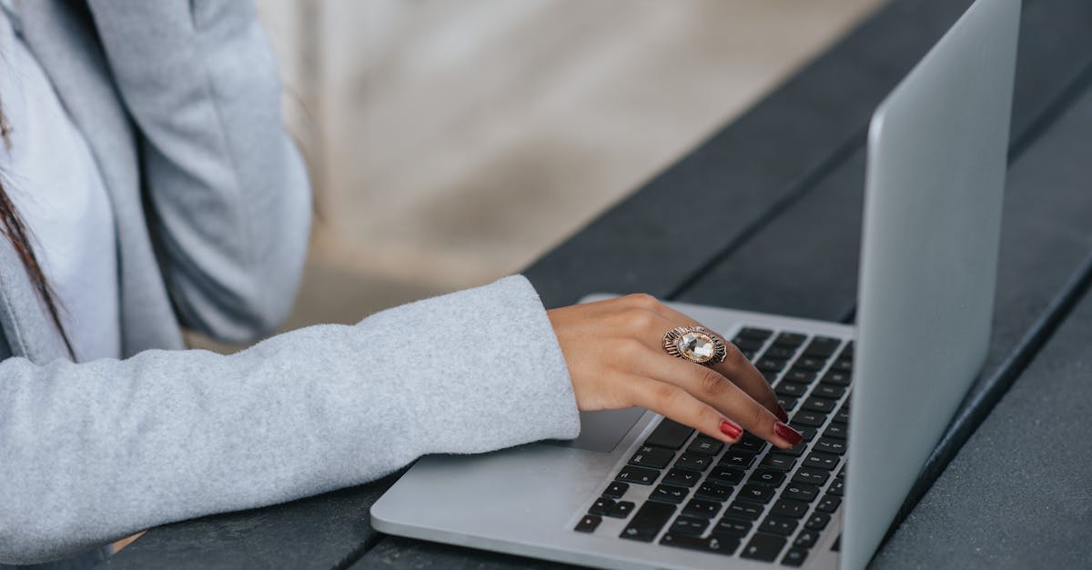 découvrez notre collection unique de bijoux en bois artisanaux, alliant élégance et nature. chaque pièce est confectionnée avec soin pour offrir une touche originale à votre style. adoptez la beauté du bois dans vos accessoires !